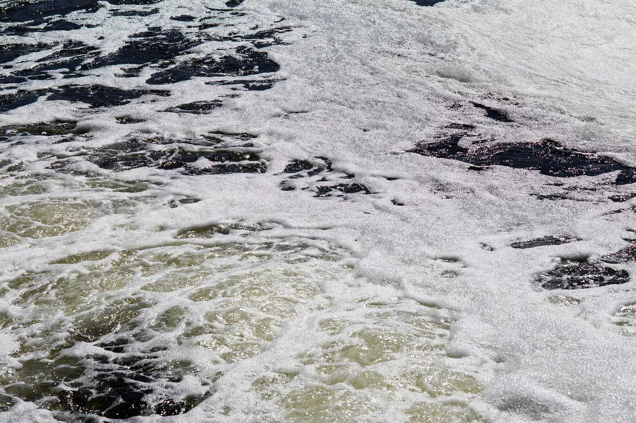 Foto: Aviavlad / pixabay water, nature, sewage, pollution, plum, ecology, factory, river, cleaning